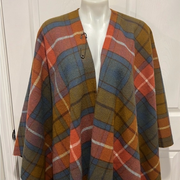 Brontë by moon plaid Lambswool fringe cape - Picture 3 of 5